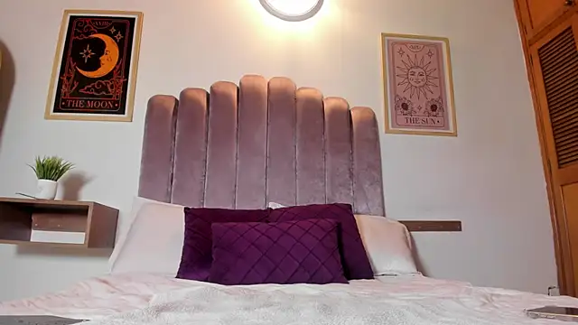 Snapshot of sky_caroline chatting on December 15, 2025, 8:25 pm sky caroline online show from December 15, 2025, 8:25 pm