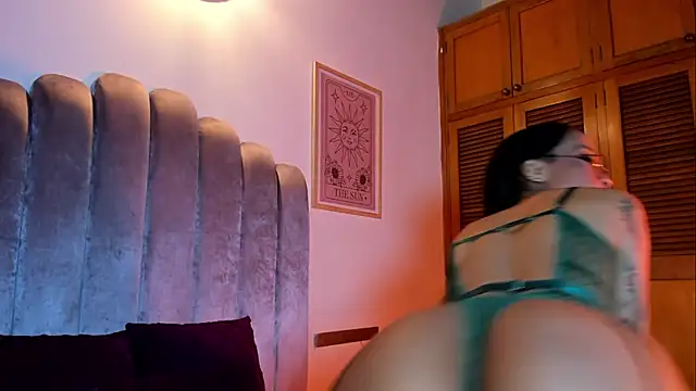 Snapshot of sky_caroline chatting on January 9, 2026, 9:33 pm sky caroline online show from January 9, 2026, 9:33 pm