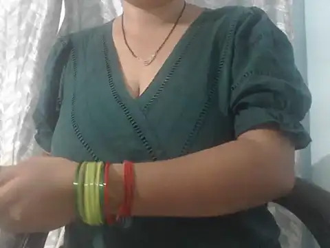 cute-priy online show from May 29, 2026, 5:35 am