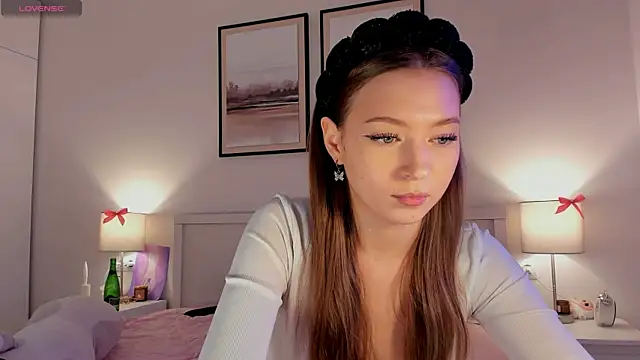 Snapshot of diana_nier chatting on November 30, 2025, 7:25 pm diana nier online show from November 30, 2025, 7:25 pm