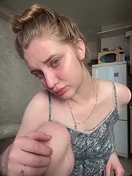 MollyDolle online show from May 28, 2026, 2:45 pm
