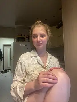 MollyDolle online show from June 19, 2026, 7:52 pm