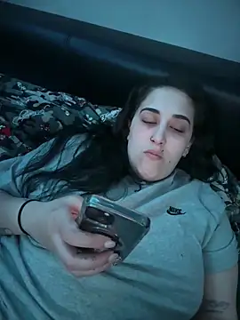 ThicBunz online show from April 15, 2026, 2:28 am