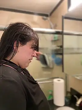 ThicBunz online show from November 22, 2025, 4:06 pm