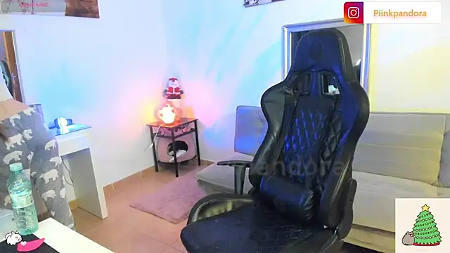 Piinkpandora online show from December 15, 2025, 1:50 pm