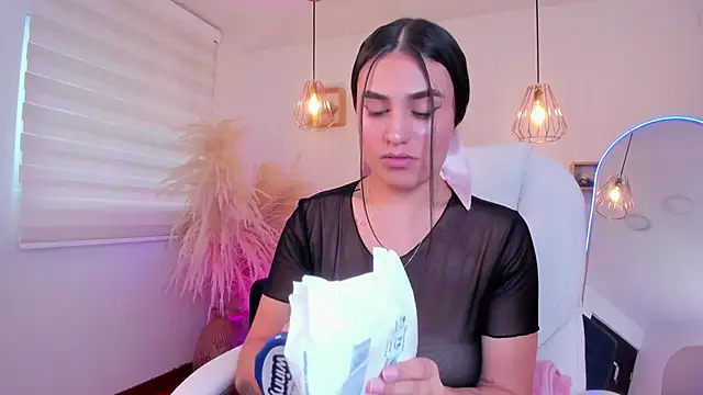 Snapshot of Alheli_16 chatting on November 21, 2025, 12:15 pm Alheli 16 online show from November 21, 2025, 12:15 pm