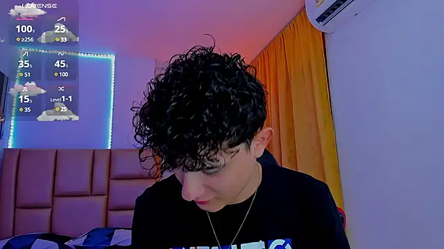 Snapshot of Nathan_Bluee chatting on March 16, 2025, 1:17 pm Nathan Bluee online show from March 16, 2025, 1:17 pm