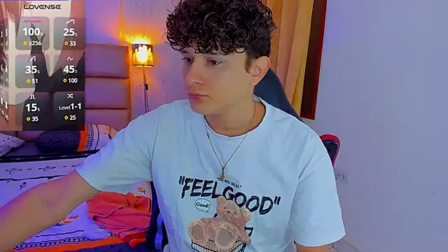 Snapshot of Nathan_Bluee chatting on February 10, 2025, 12:50 pm Nathan Bluee online show from February 10, 2025, 12:50 pm