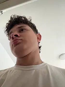 Snapshot of Nathan_Bluee chatting on October 8, 2025, 12:07 pm Nathan Bluee online show from October 8, 2025, 12:07 pm