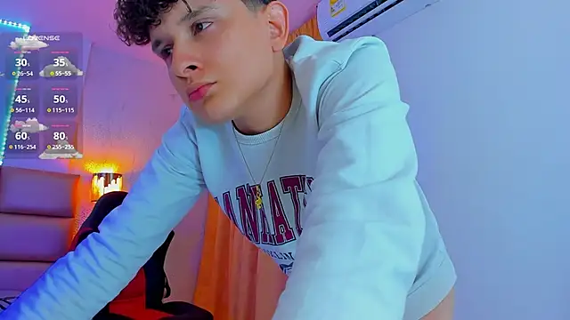 Snapshot of Nathan_Bluee chatting on February 24, 2025, 4:15 pm Nathan Bluee online show from February 24, 2025, 4:15 pm