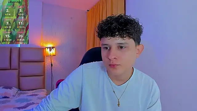 Snapshot of Nathan_Bluee chatting on March 3, 2025, 1:23 pm Nathan Bluee online show from March 3, 2025, 1:23 pm