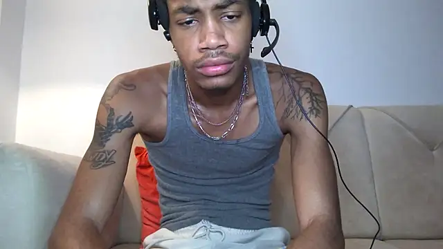 Snapshot of Skinnyblackman chatting on November 11, 2025, 1:44 am Skinnyblackman online show from November 11, 2025, 1:44 am