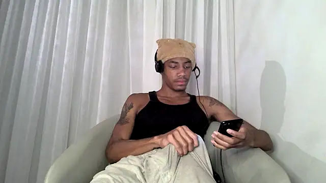 Snapshot of Skinnyblackman chatting on October 29, 2025, 1:37 am Skinnyblackman online show from October 29, 2025, 1:37 am