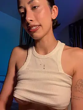 Sophiehii online show from March 26, 2026, 2:04 pm