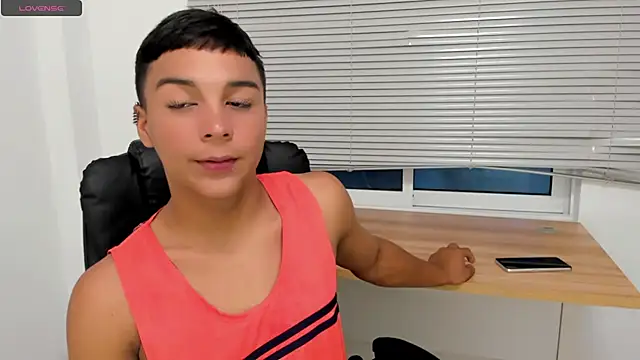 Seductivo jr online show from December 4, 2025, 4:33 am