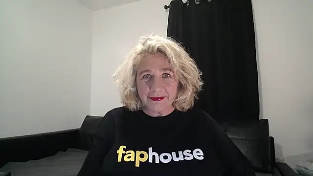 Snapshot of CamillaCreampie chatting on October 15, 2025, 7:55 pm CamillaCreampie online show from October 15, 2025, 7:55 pm