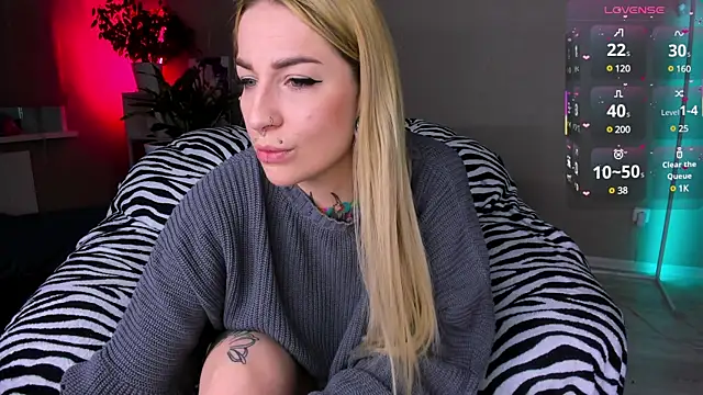Snapshot of Tanya_Acid chatting on February 21, 2025, 5:24 am Tanya Acid online show from February 21, 2025, 5:24 am