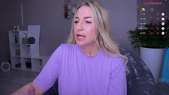 Snapshot of Tanya_Acid chatting on September 20, 2025, 4:17 am Tanya Acid online show from September 20, 2025, 4:17 am