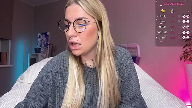 Snapshot of Tanya_Acid chatting on December 18, 2025, 4:17 am Tanya Acid online show from December 18, 2025, 4:17 am