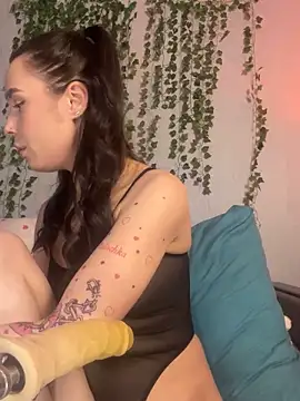 MiaNell online show from November 23, 2025, 12:09 am