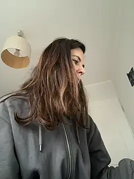 Snapshot of Sara_darling chatting on December 9, 2024, 9:39 am Sara darling online show from December 9, 2024, 9:39 am