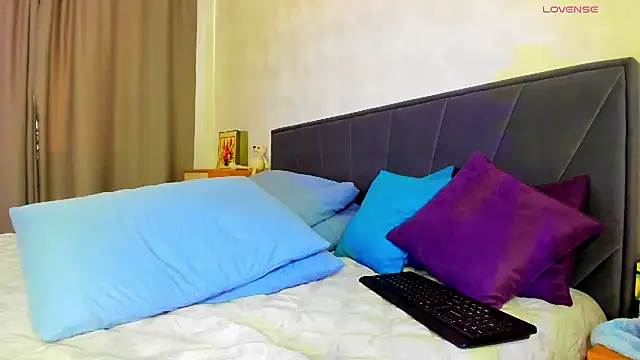 Snapshot of _Luna_Ly chatting on March 2, 2025, 5:01 am  Luna Ly online show from March 2, 2025, 5:01 am