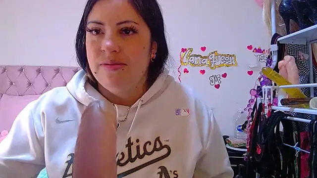 Snapshot of lanaqueen699 chatting on May 6, 2026, 12:20 pm lanaqueen699 online show from May 6, 2026, 12:20 pm