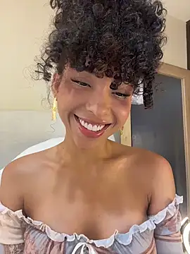 Snapshot of OSHUN_ chatting on April 4, 2026, 10:27 pm OSHUN online show from April 4, 2026, 10:27 pm