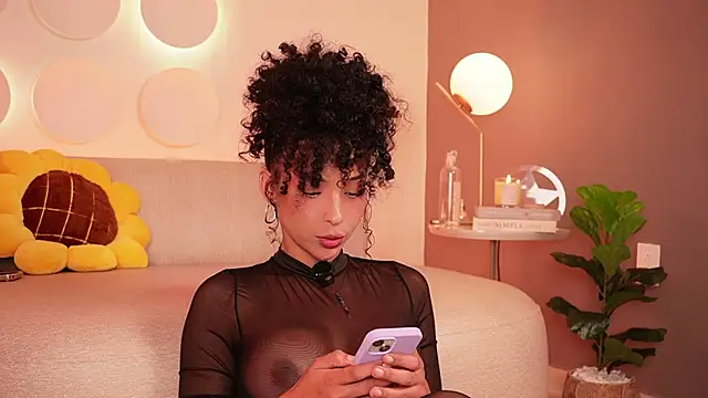 Snapshot of OSHUN_ chatting on April 10, 2026, 10:39 pm OSHUN online show from April 10, 2026, 10:39 pm