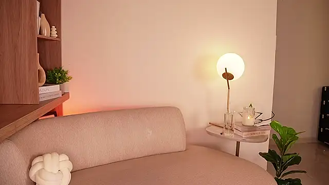 Snapshot of OSHUN_ chatting on April 1, 2026, 11:33 am OSHUN online show from April 1, 2026, 11:33 am