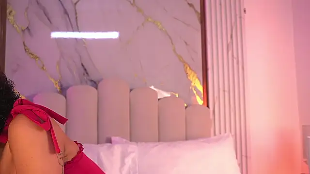 Snapshot of OSHUN_ chatting on January 8, 2026, 12:55 pm OSHUN online show from January 8, 2026, 12:55 pm