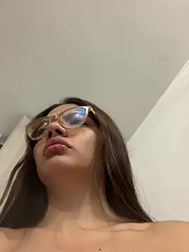 Snapshot of elettra_fioreee chatting on March 23, 2025, 12:26 am elettra fioreee online show from March 23, 2025, 12:26 am
