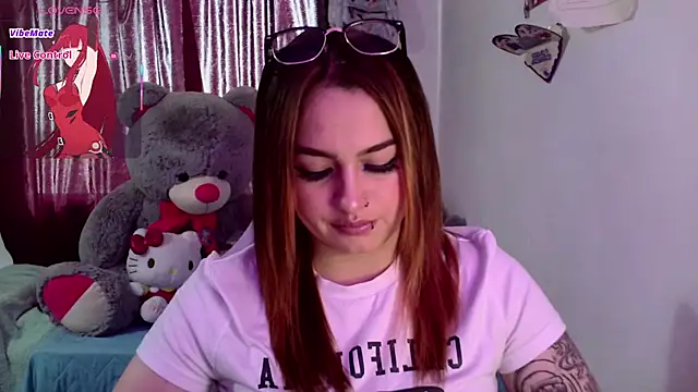 Snapshot of lucycherry__ chatting on November 19, 2025, 7:14 pm lucycherry online show from November 19, 2025, 7:14 pm