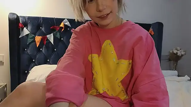 Moon Lollie  online show from January 12, 2026, 8:10 am