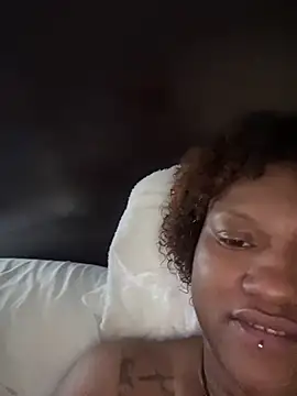 Snapshot of PrettyGal_Tingz chatting on February 1, 2025, 8:47 pm PrettyGal Tingz online show from February 1, 2025, 8:47 pm