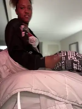 Snapshot of PrettyGal_Tingz chatting on February 5, 2025, 8:43 am PrettyGal Tingz online show from February 5, 2025, 8:43 am