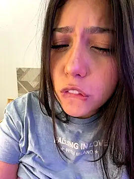 Maii chan online show from December 1, 2025, 4:02 am