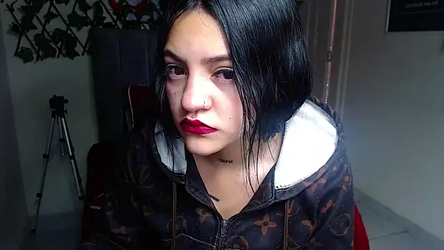 Snapshot of Violettasquirt chatting on May 30, 2026, 1:06 pm Violettasquirt online show from May 30, 2026, 1:06 pm