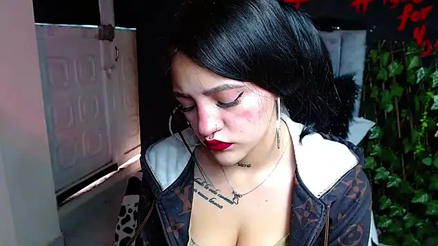 Snapshot of Violettasquirt chatting on April 18, 2026, 2:30 pm Violettasquirt online show from April 18, 2026, 2:30 pm