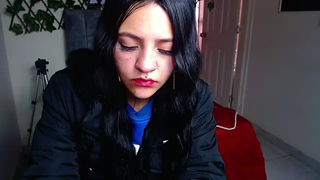 Snapshot of Violettasquirt chatting on May 29, 2026, 2:12 pm Violettasquirt online show from May 29, 2026, 2:12 pm