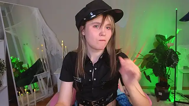 Snapshot of CiriRianonn chatting on October 26, 2025, 5:41 am CiriRianonn online show from October 26, 2025, 5:41 am