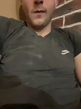 Snapshot of red_red00 chatting on November 3, 2025, 1:37 pm red red00 online show from November 3, 2025, 1:37 pm