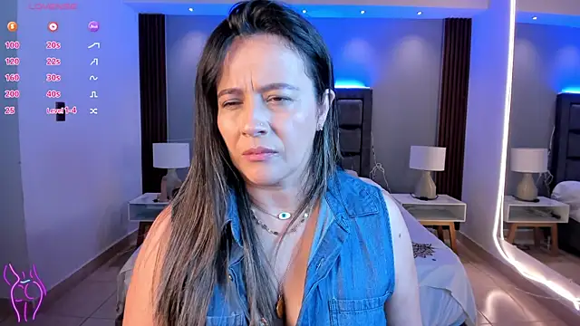 Snapshot of Susann_Ross chatting on November 7, 2025, 11:04 am Susann Ross online show from November 7, 2025, 11:04 am