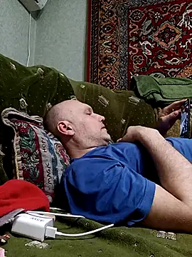 Pineapple04 online show from April 13, 2026, 6:34 pm