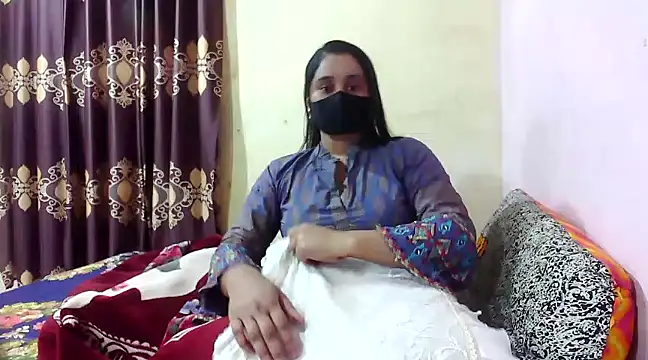 LovelyRose69 online show from December 18, 2024, 6:46 pm