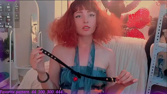 Snapshot of Toxic_Ellies chatting on June 7, 2026, 1:49 pm Toxic Ellies online show from June 7, 2026, 1:49 pm