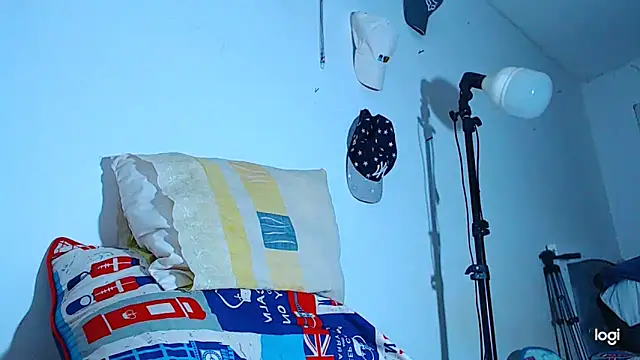 ADAM HOT online show from November 19, 2025, 10:54 pm