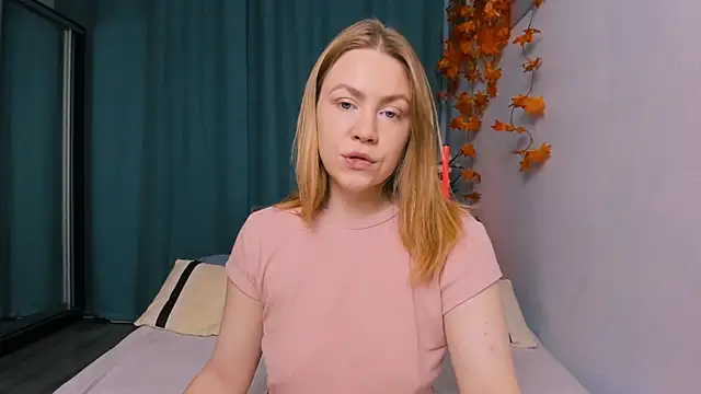 Snapshot of InsatiableFoxX chatting on November 10, 2025, 5:40 pm InsatiableFoxX online show from November 10, 2025, 5:40 pm