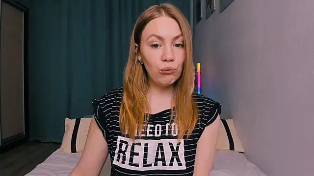 InsatiableFoxX online show from April 8, 2026, 9:16 pm