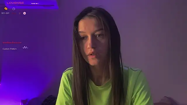 Snapshot of Alice__grace chatting on February 11, 2025, 7:38 pm Alice  grace online show from February 11, 2025, 7:38 pm